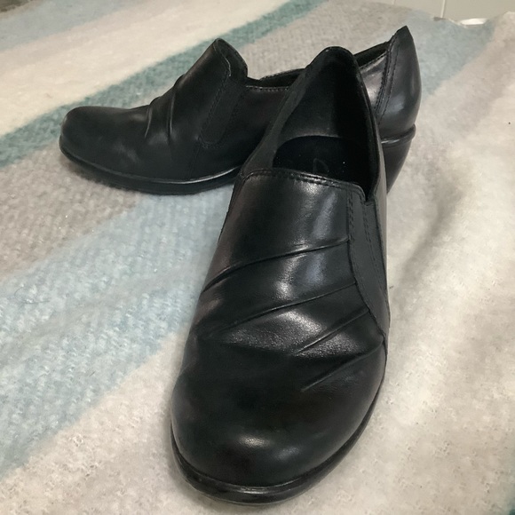 Clarks black shoes size 7W - Picture 3 of 8